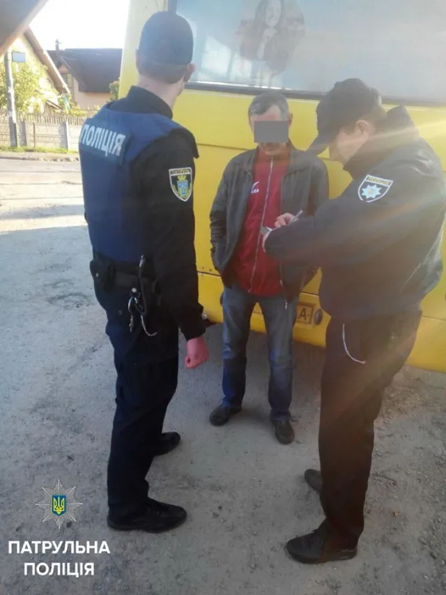 В Франковске задержали пьяного водителя городской маршрутки. Водитель управлял автобусом незаконно - его уволили еще за день до события — фото 1