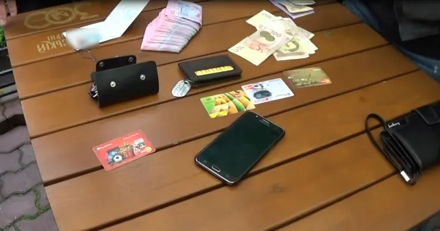 В Ивано-Франковской области во время получения 30 тыс грн взятки задержаны двое капитанов полиции — фото 2