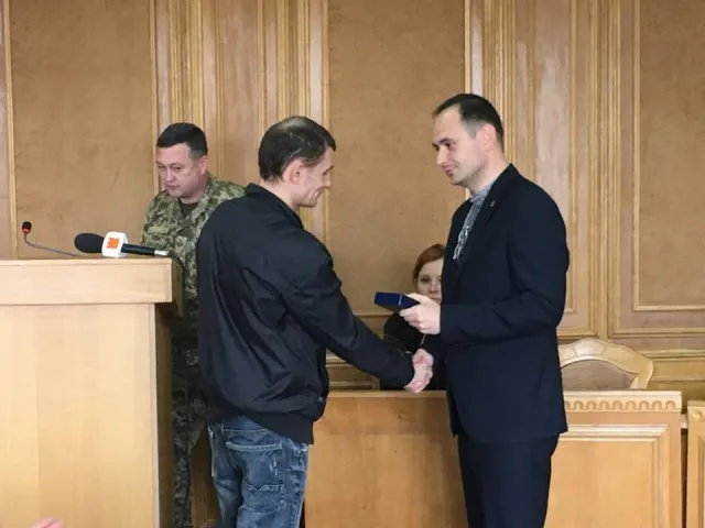 Ще двох прикарпатців нагородили медалями "Захисник Вітчизни" — фото 1