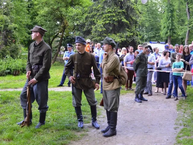 У міському парку провели реконструкція бою чоти УПА проти нацистів — фото 2