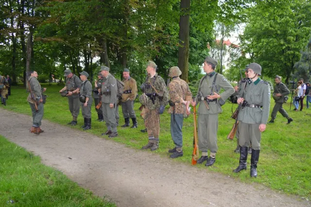 У міському парку провели реконструкція бою чоти УПА проти нацистів — фото 16