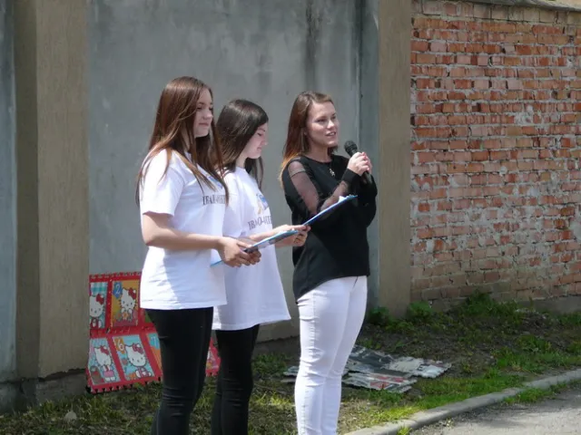 Сьогодні на вулиці Ігоря Білозіра для малечі відкрився новий ігровий майданчик — фото 4