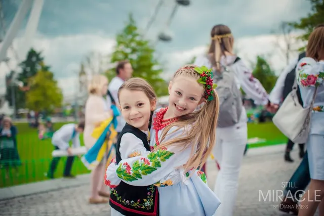 У Лондоні біля Темзи пройшов "Марш вишиванки" — фото 5