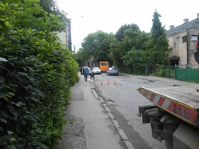 «Куча металла» - в Франковске автомобиль влетел в электроопору. К счастью водитель и пассажиры остались живы — фото 2