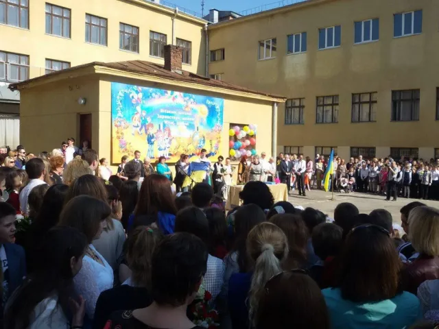 У франківських школах пролунав останній дзвоник — фото 3