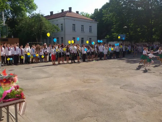 У франківських школах пролунав останній дзвоник — фото 6