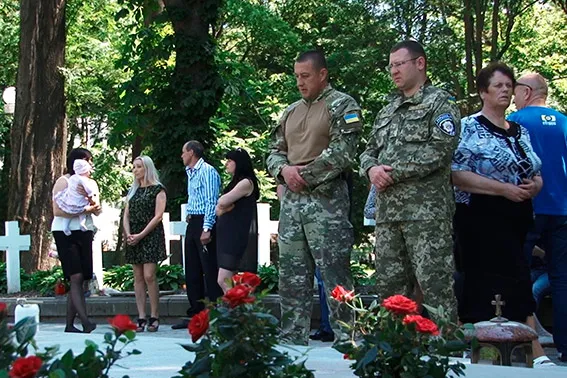 У Івано-Франківську вшанували пам'ять загиблих правоохоронців на горі Карачун — фото 2