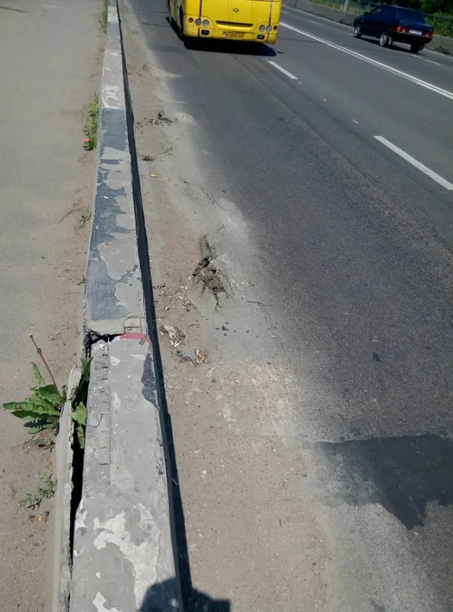 На пасічнянському мості руйнується асфальт. Там провели відновлювальні роботи — фото 2