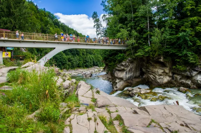 На Прикарпатті водоспад "Пробій" заспіває голосом Івасюка — фото 1
