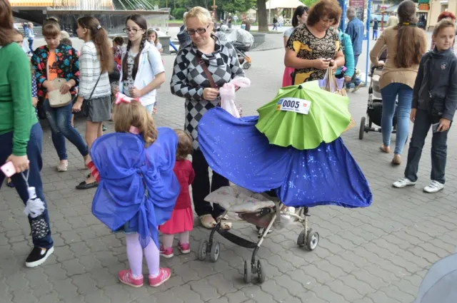 У Івано-Франківську вдесяте відбувся "Парад візочків" — фото 1