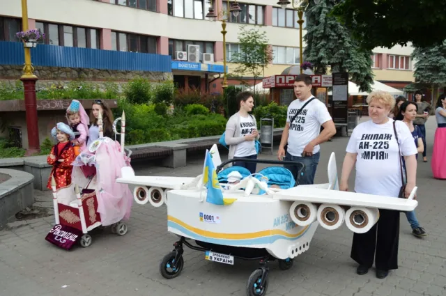 У Івано-Франківську вдесяте відбувся "Парад візочків" — фото 3