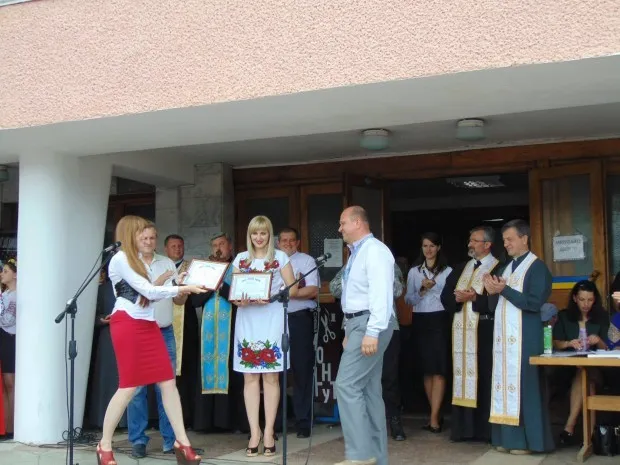 На Прикарпатті встановили рекорд з виконання духовного гімну України — фото 1