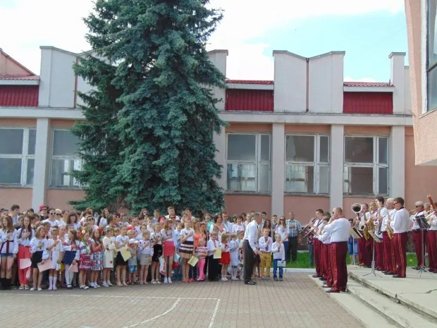 На Прикарпатті встановили рекорд з виконання духовного гімну України — фото 2