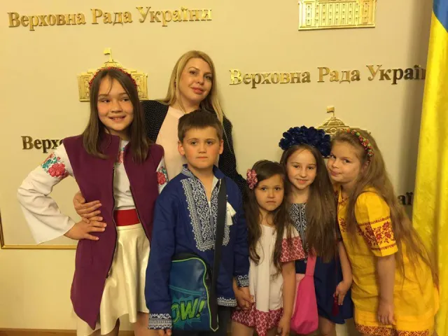 Прикарпатські діти заспівали у Верховній Раді про мир — фото 4