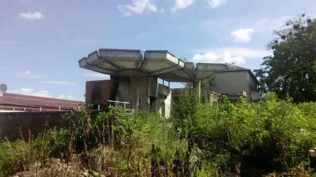 Поблизу палацу Потоцьких, у самому центрі Франківська, утворилося сміттєзвалище — фото 4