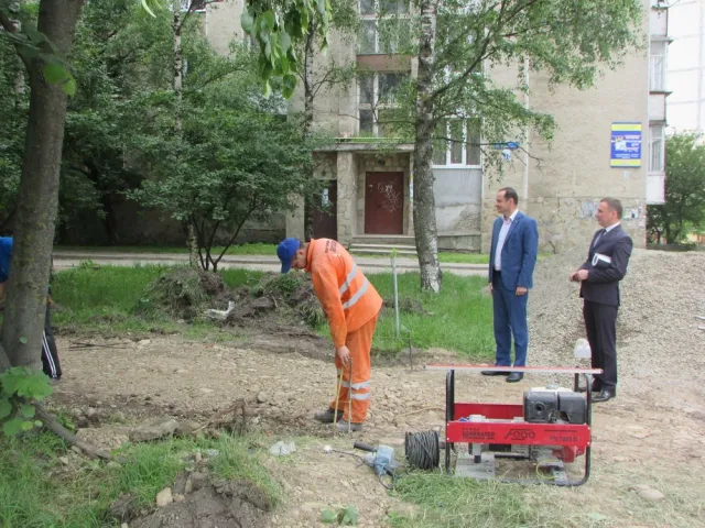 В Івано-Франківську розпочалися роботи з облаштування перших 700 метрів велодоріжки на вулиці Довженка — фото 2