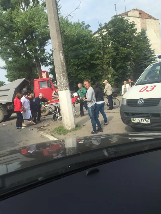 На Мазепы мотоцикл врезался в «Камаз» - мотоциклиста с многочисленными ранами госпитализировали в больницу — фото 6
