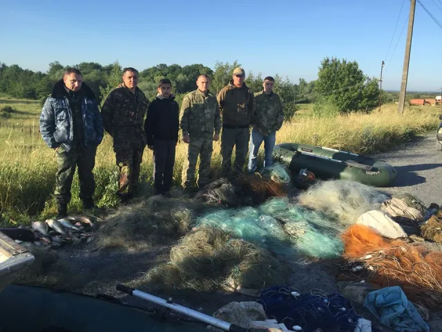 На Бурштынском водохранилище зафиксировали масштабное браконьерство — фото 7