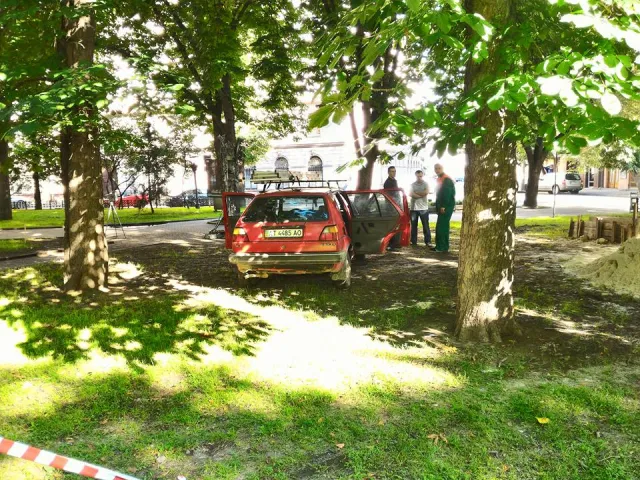 У сквері Руської трійці почалися роботи із заміни енергомережі — фото 3