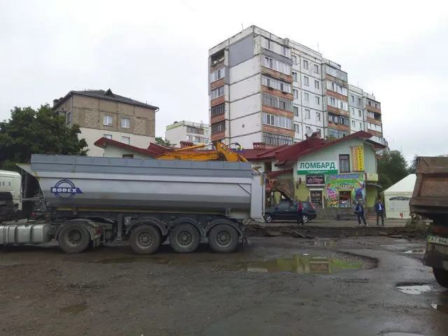 У Франківську комунальники розпочали облаштовувати розворотне кільце для громадського транспорту — фото 1