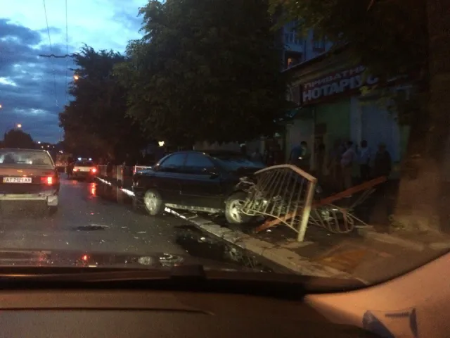 Вчера на Галицкой случилась авария, пострадали два человека — фото 1