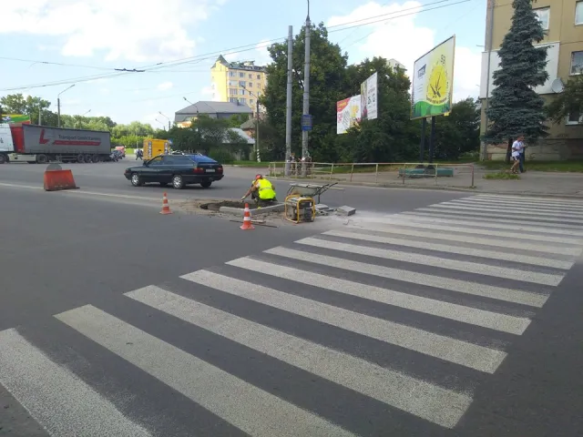 На Галицькій облаштовують острівець безпеки — фото 1