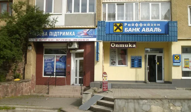 У Івано-Франківську мікрорайон Пасічна "тоне у рекламі" — фото 2