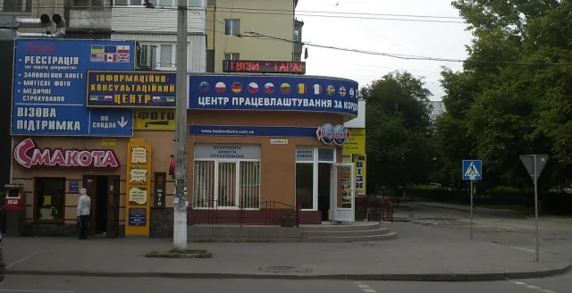 У Івано-Франківську мікрорайон Пасічна "тоне у рекламі" — фото 7