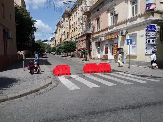 У Івано-Франківську перекрили центральні вулиці — фото 2