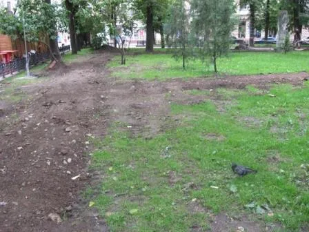Нові ліхтарі, ціною старого скверу, або як у Франківську ліхтарі ставили — фото 1