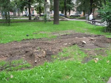 Нові ліхтарі, ціною старого скверу, або як у Франківську ліхтарі ставили — фото 2
