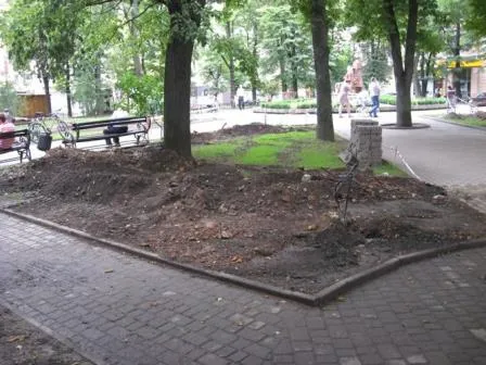 Нові ліхтарі, ціною старого скверу, або як у Франківську ліхтарі ставили — фото 6