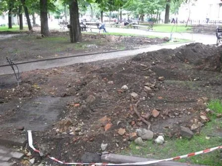 Нові ліхтарі, ціною старого скверу, або як у Франківську ліхтарі ставили — фото 7