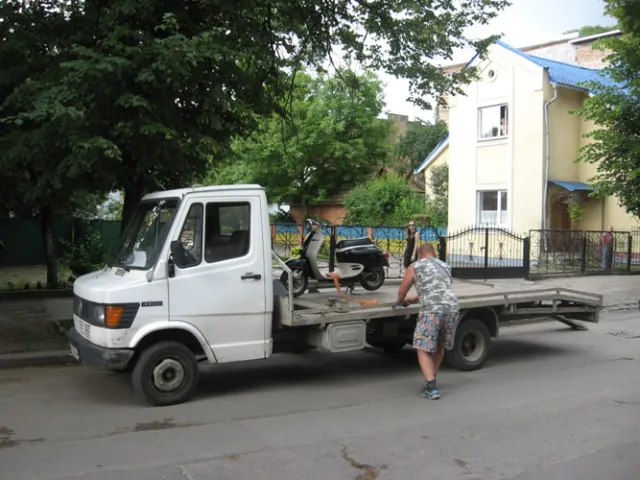 В Ивано-Франковске патрульная полиция задержала скутериста без документов — фото 1