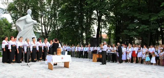На Прикарпатье открыли совместный памятник Тарасу Шевченко и Героям Небесной сотни — фото 3