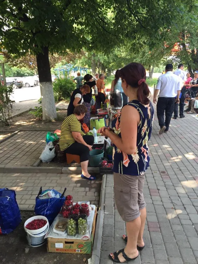 На Мазепи розігнали стихійних торгівців — фото 1