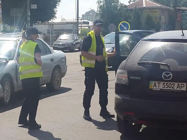 В Ивано-Франковске на углу улиц Независимости-Хриплинская-Иосифа Слепого произошло ДТП — фото 3