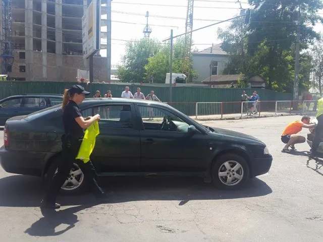 В Ивано-Франковске на углу улиц Независимости-Хриплинская-Иосифа Слепого произошло ДТП — фото 6
