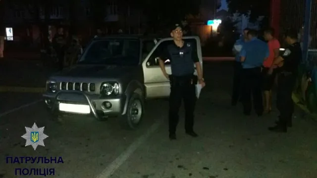 В Франковске на Днестровской неизвестные угрожали прохожим автоматом — фото 1