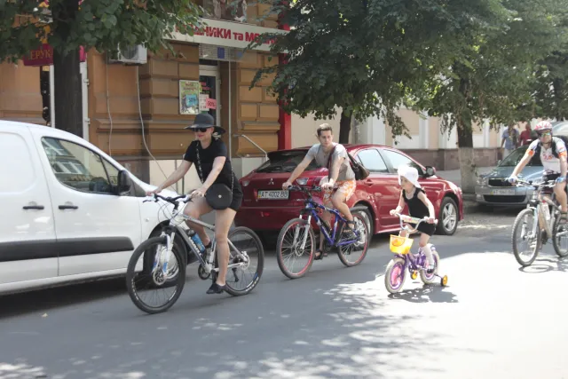 У Івано-Франківську відбувся велопарад для дівчат — фото 7