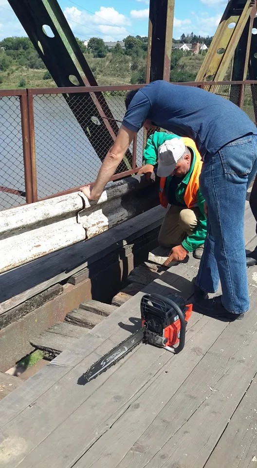 На Прикарпатті розпочали ремонт аварійного моста через Дністер — фото 1