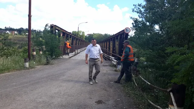 На Прикарпатті розпочали ремонт аварійного моста через Дністер — фото 4