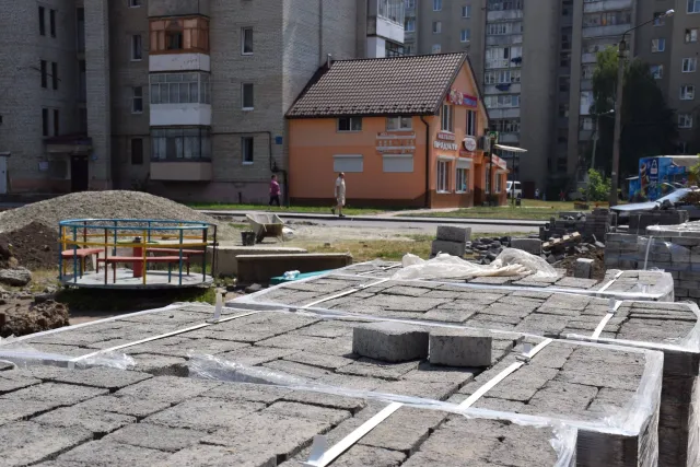 У Івано-Франківську на вулиці Симоненка розпочалось будівництво нового спортивно-дитячого комплексу — фото 1