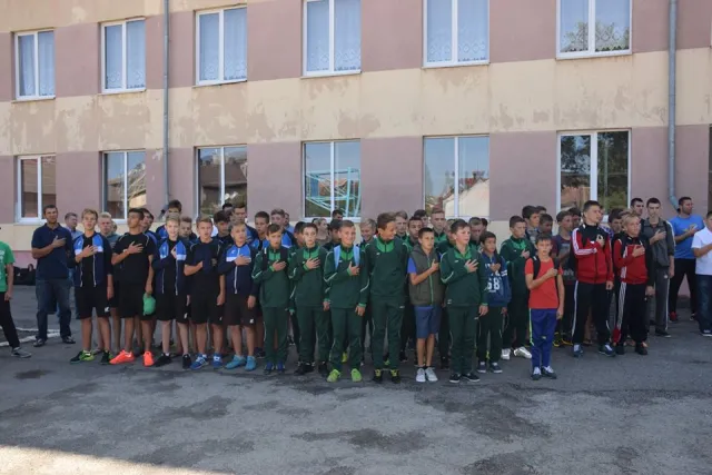В Ивано-Франковске открыли памятную доску известному футболисту и тренеру Богдану Дебенко — фото 3