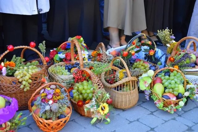 В Івано-Франківську відзначають Яблучний спас — фото 16