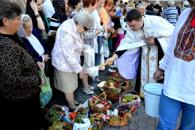 В Івано-Франківську відзначають Яблучний спас — фото 18