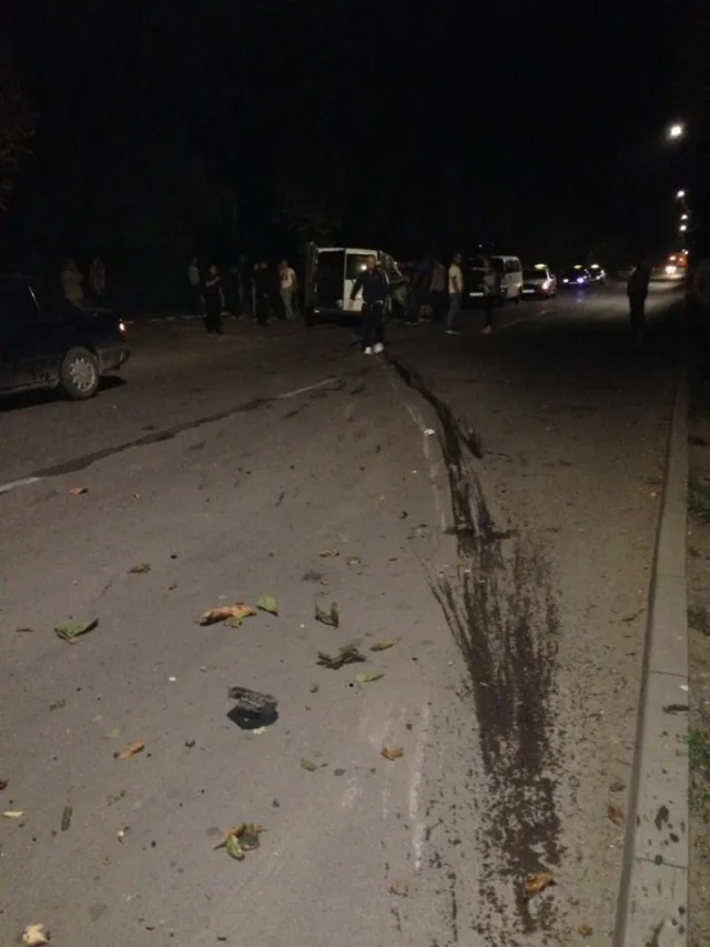 В Коломые боец АТО на высокой скорости врезался в дерево — фото 1
