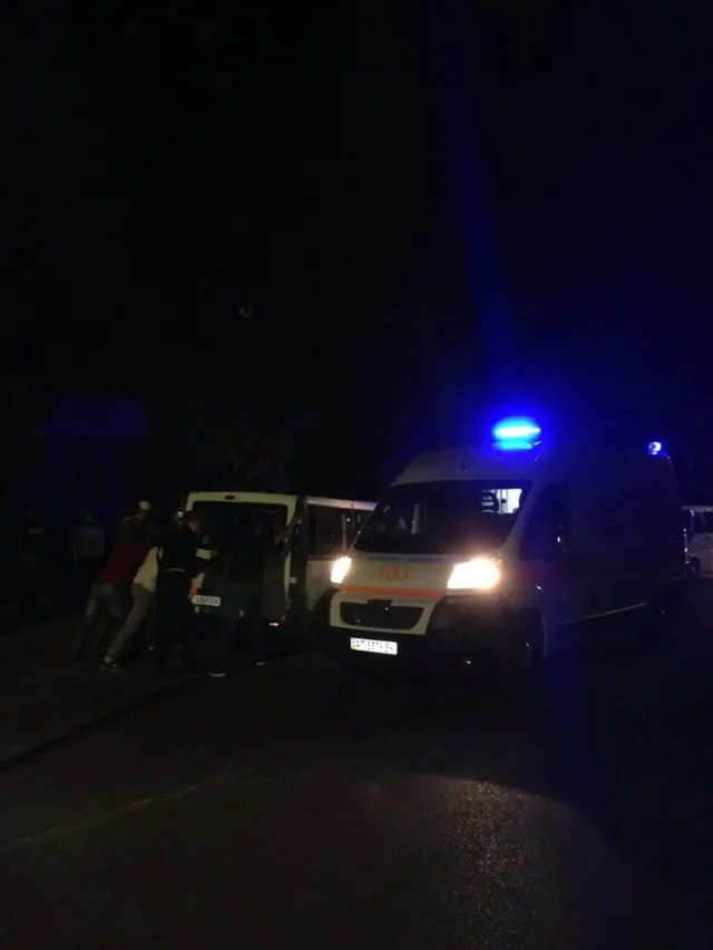 В Коломые боец АТО на высокой скорости врезался в дерево — фото 3
