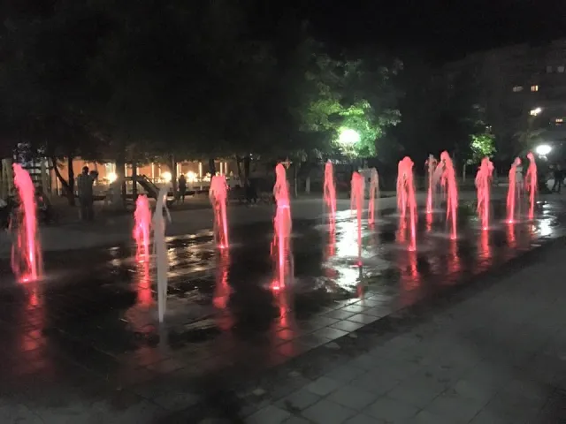 На Прикарпатье открыли пешеходный цветной фонтан — фото 1