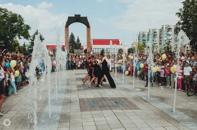 На Прикарпатье открыли пешеходный цветной фонтан — фото 7